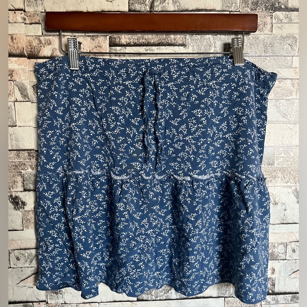 BRANDY MELVILLE floral skirt